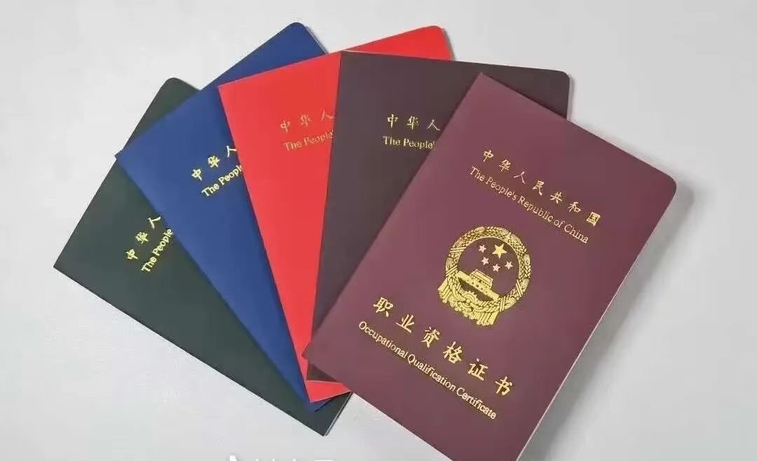 身份证设计：探索我国身份证的演变与未来 - 1. 早期身份证设计